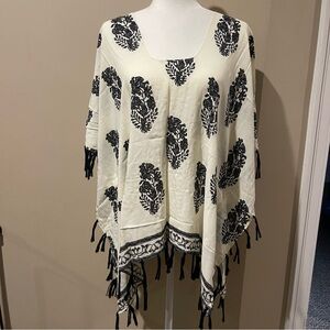Elegant Black and White Women's Top kimono